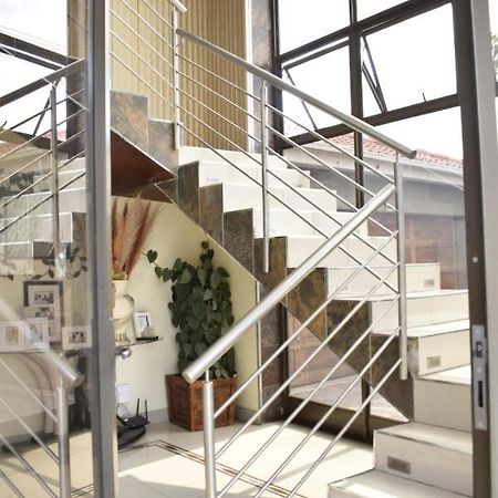 Lalela House Apartment โจฮันเนสเบิร์ก ภายนอก รูปภาพ