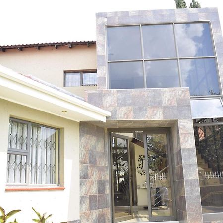 Lalela House Apartment โจฮันเนสเบิร์ก ภายนอก รูปภาพ