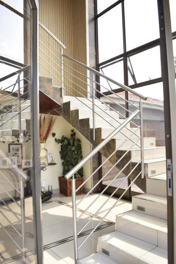 Lalela House Apartment โจฮันเนสเบิร์ก ภายนอก รูปภาพ