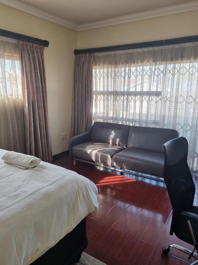 Lalela House Apartment โจฮันเนสเบิร์ก ภายนอก รูปภาพ