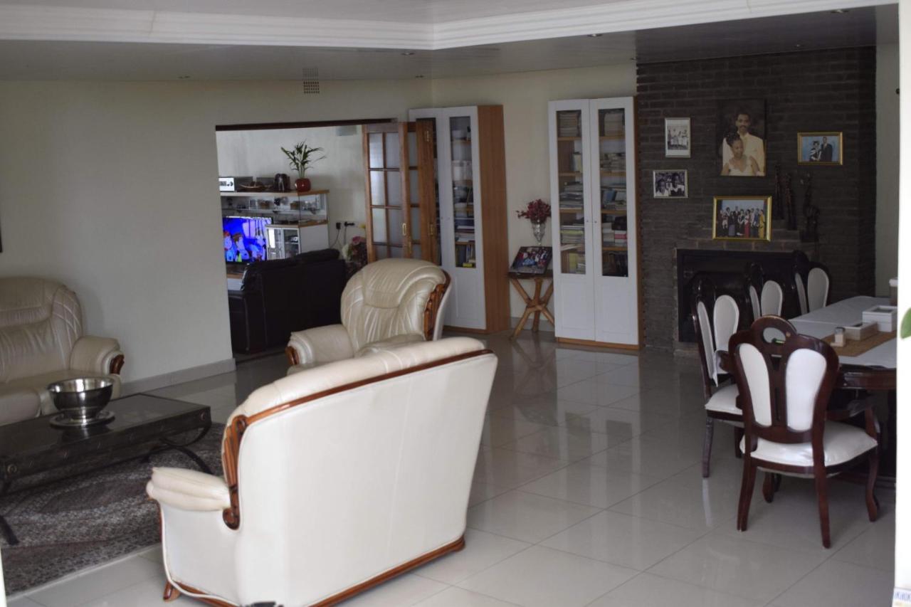 Lalela House Apartment โจฮันเนสเบิร์ก ภายนอก รูปภาพ