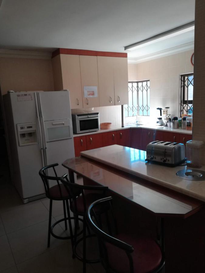 Lalela House Apartment โจฮันเนสเบิร์ก ภายนอก รูปภาพ