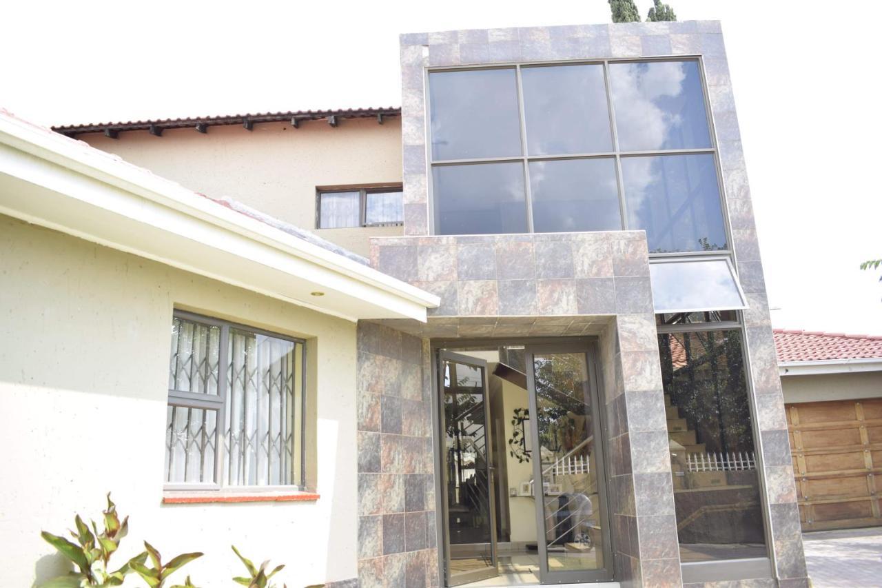Lalela House Apartment โจฮันเนสเบิร์ก ภายนอก รูปภาพ