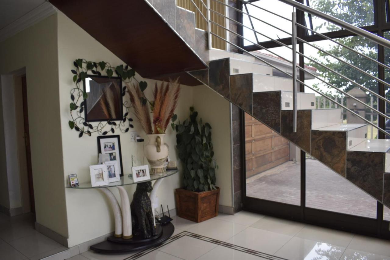 Lalela House Apartment โจฮันเนสเบิร์ก ภายนอก รูปภาพ