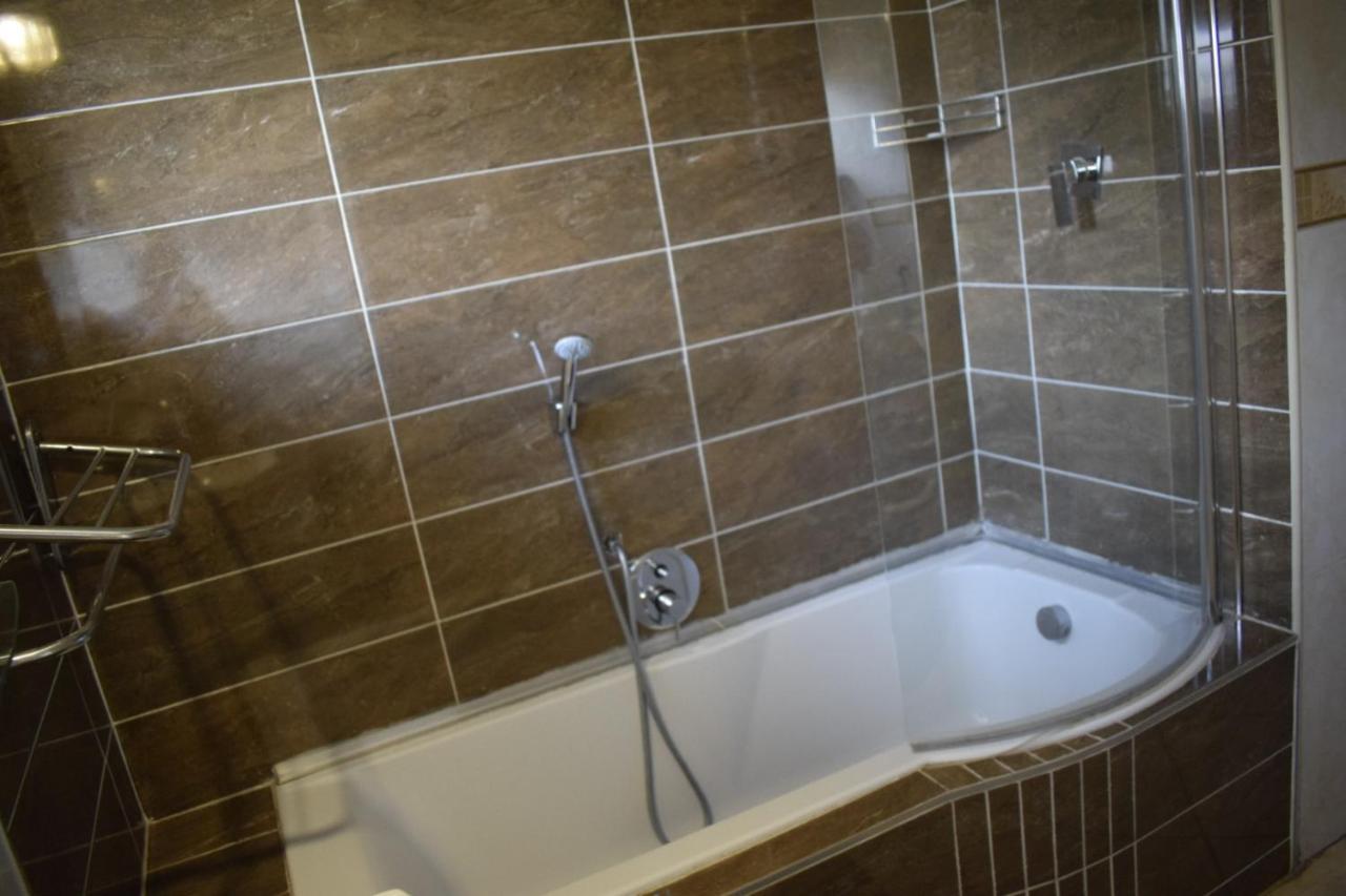 Lalela House Apartment โจฮันเนสเบิร์ก ภายนอก รูปภาพ