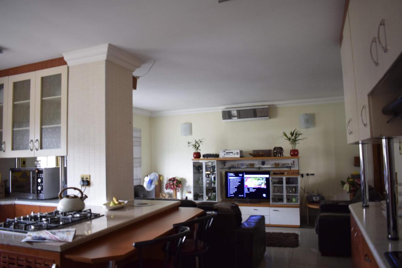 Lalela House Apartment โจฮันเนสเบิร์ก ภายนอก รูปภาพ