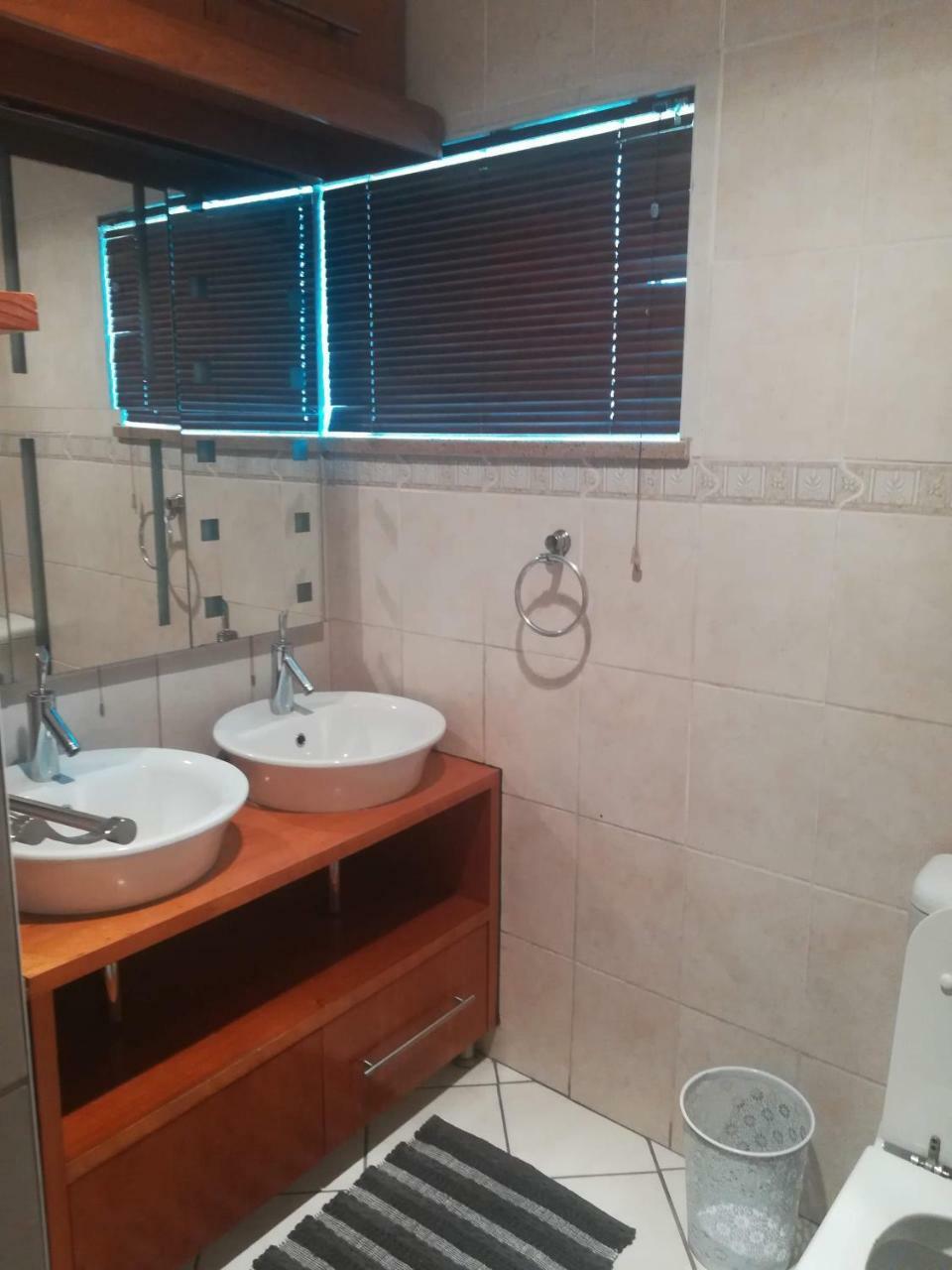 Lalela House Apartment โจฮันเนสเบิร์ก ภายนอก รูปภาพ