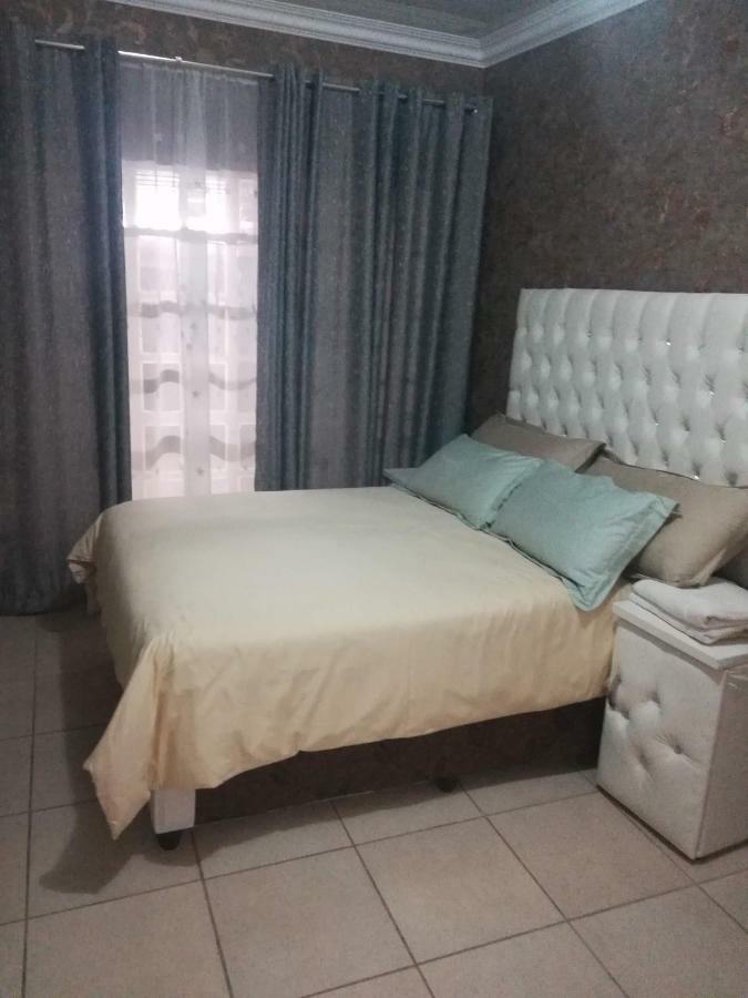 Lalela House Apartment โจฮันเนสเบิร์ก ภายนอก รูปภาพ