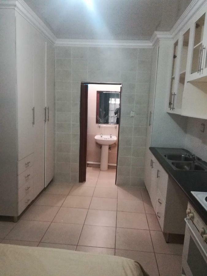Lalela House Apartment โจฮันเนสเบิร์ก ภายนอก รูปภาพ