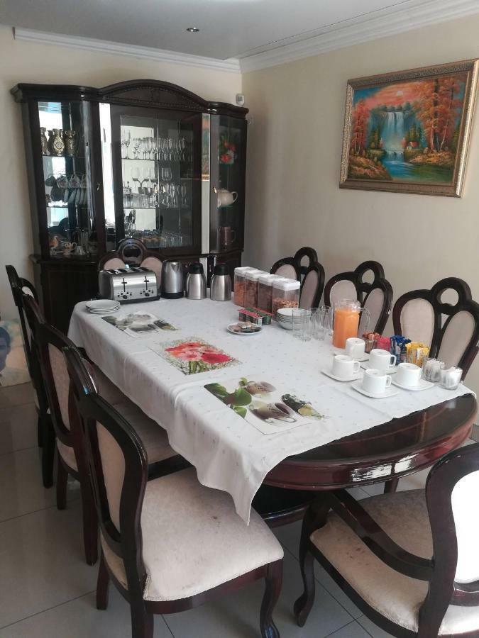 Lalela House Apartment โจฮันเนสเบิร์ก ภายนอก รูปภาพ