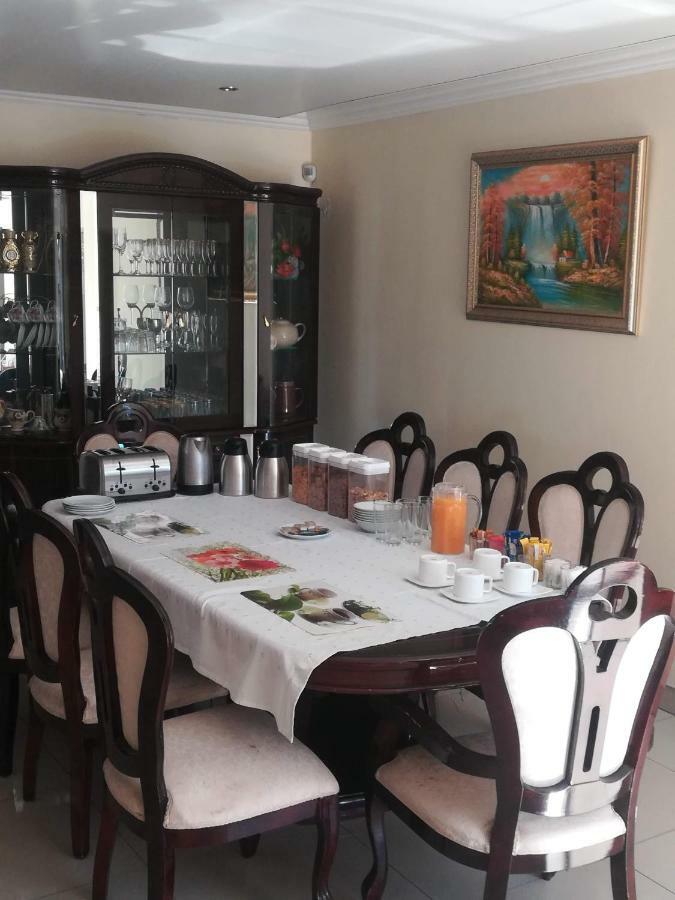 Lalela House Apartment โจฮันเนสเบิร์ก ภายนอก รูปภาพ