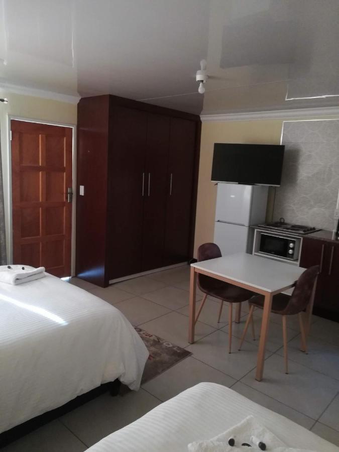 Lalela House Apartment โจฮันเนสเบิร์ก ภายนอก รูปภาพ