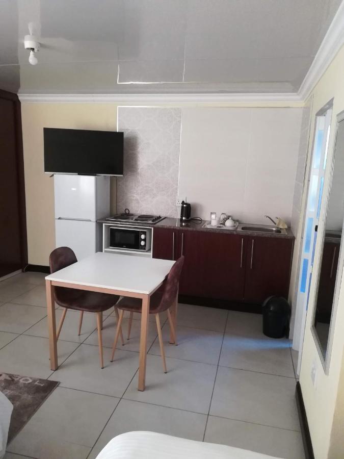 Lalela House Apartment โจฮันเนสเบิร์ก ภายนอก รูปภาพ