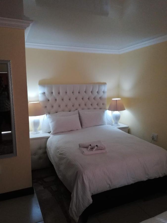 Lalela House Apartment โจฮันเนสเบิร์ก ภายนอก รูปภาพ
